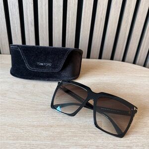 Authentic Tom Ford Sabrina Square Sunglasses with Case